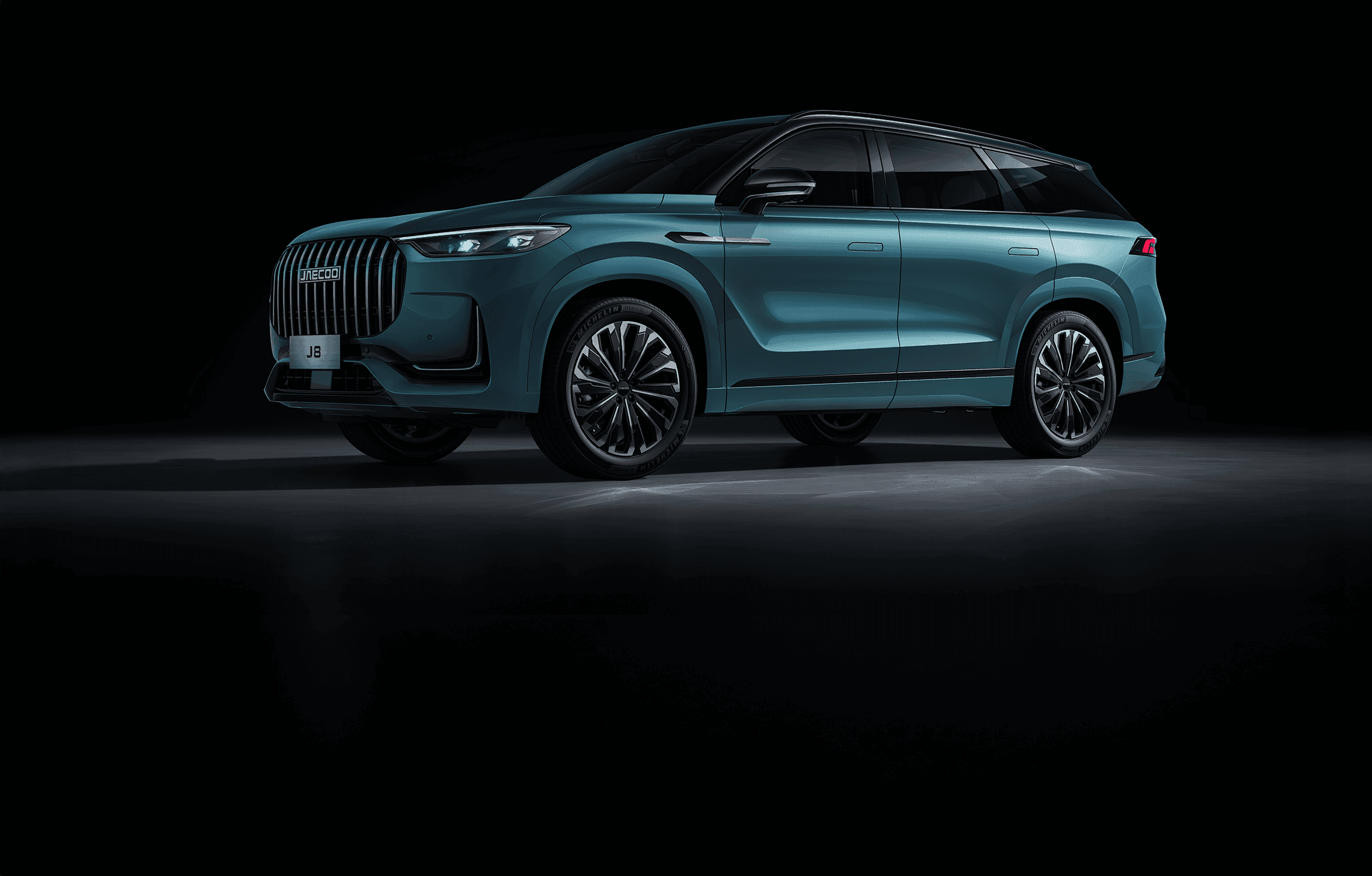 Jaecoo J8 AWD Side View